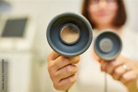 Ärztin hält verschiedene Vakuumelektroden Stock Photo | Adobe Stock