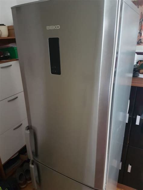 Beko no frost hladnjak sa ledenicom. HITNO