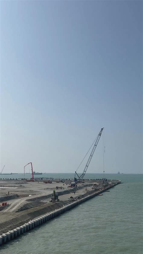 Big+Black+Man+Twerking Videos, Download The BEST Free 4k Stock Video