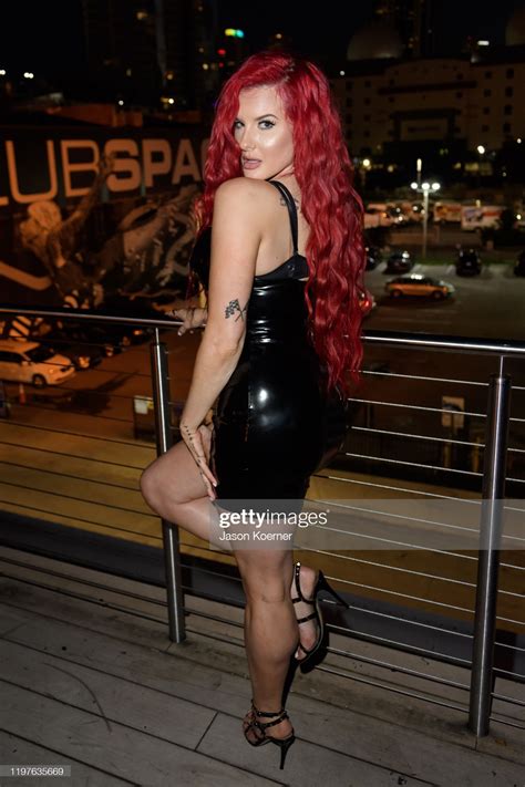 Justina Valentine's feet