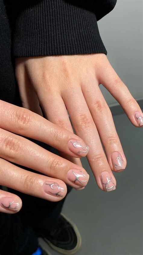 Нюдовые ногти с дизайном. Ногти короткие с дизайном | Kylie nails ...