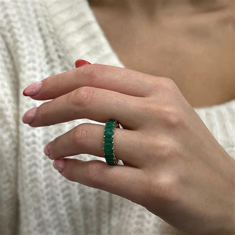 emerald cut in gold band 13