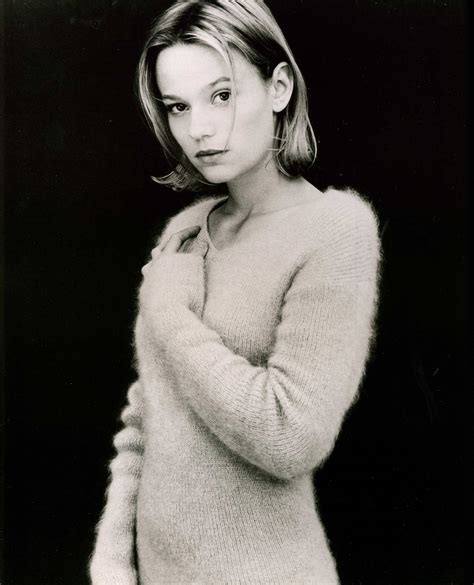 Download Young Samantha Mathis In Grayscale Wallpaper | Wallpapers.com