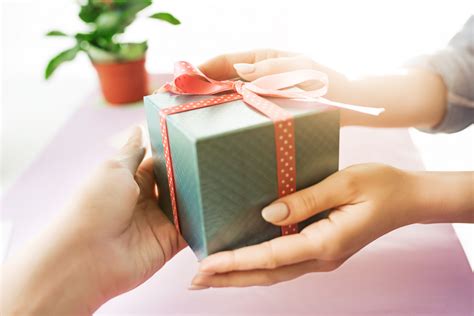 gift  customer sebagai bentuk marketing