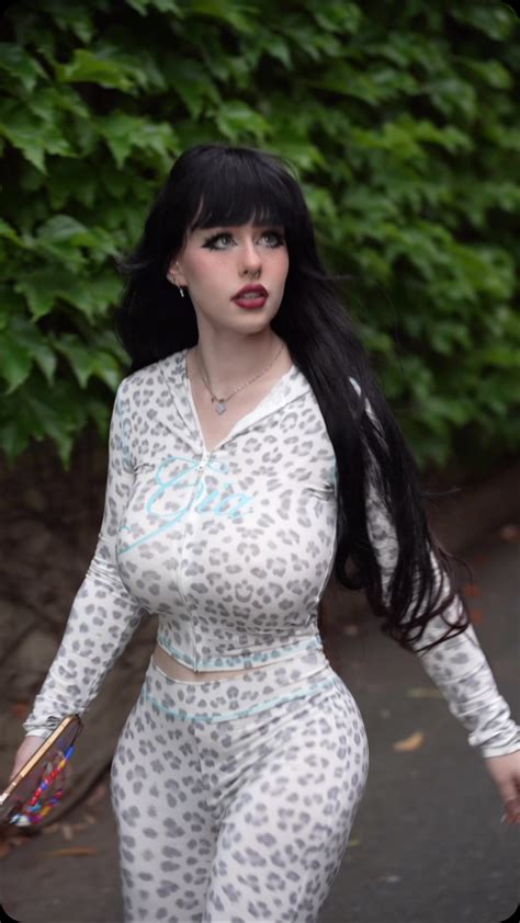 Lara Rose Birch | I’m so jet lagged 😭 so sorry for posting late | Instagram