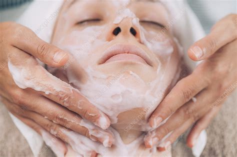 Face calming mask - Stock Image - F031/0510 - Science Photo Library