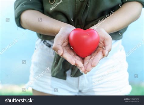 giving  gift   ill stock   pictures  images