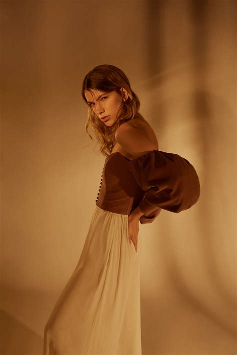 Angela Olszewska, la Mujer de Instagram | El Hablador | Culto el que lo lea