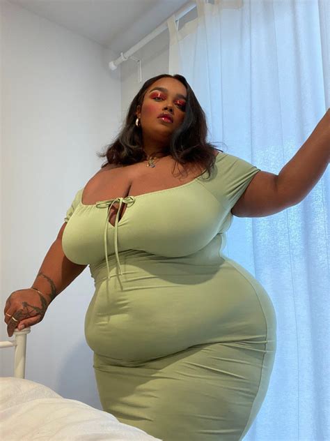 Nao on Twitter | Curvy woman, Plus size outfits, Plus size fashion
