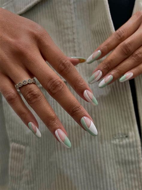 8 Delicate Nail Designs We Want on Our Nails Right now | Who What Wear