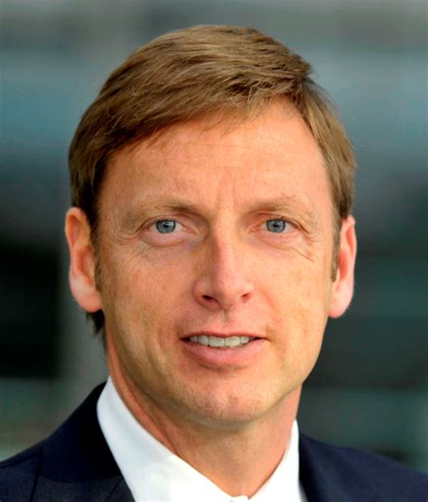 Passengers discuss the recent Vrn Heidelberg price changes for tickets 12