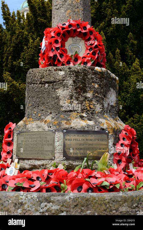 POPPY WREATHES ON AN ENGLISH TOWN WAR MEMORIAL FOR MEMBERS OF THE MILITARY KILLED IN WORLD WAR ...