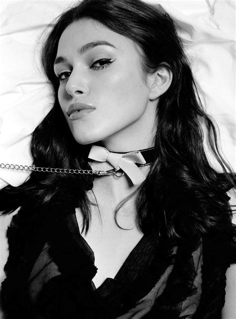 Keira Knightley on a leash | Scrolller