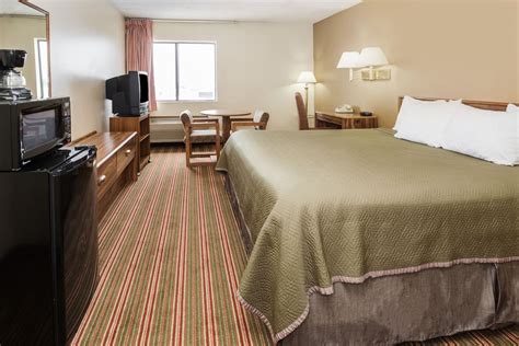 Travelodge by Wyndham Longmont | Longmont, CO Hotels