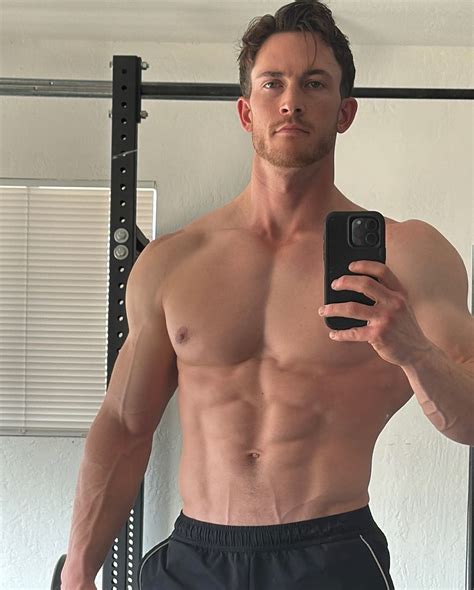 Adam Wolfe | 30 second breaks in between sets - 1 minute break between