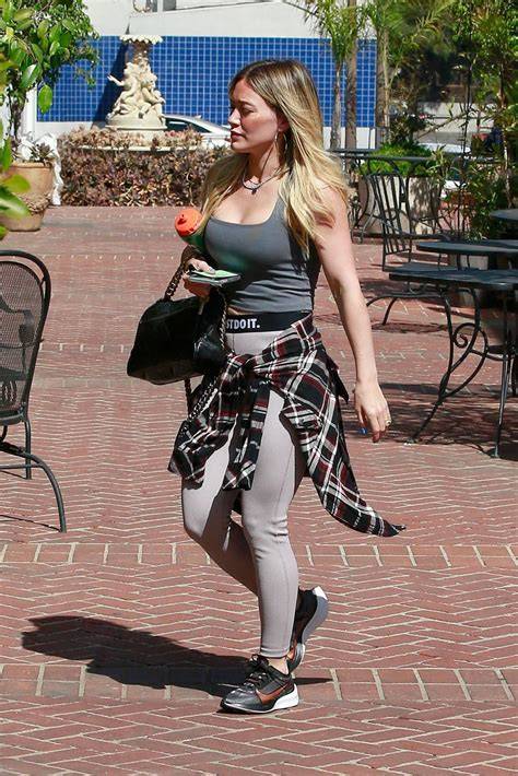Hilary Duff Hot Big Boobs - Hot Celebs Home