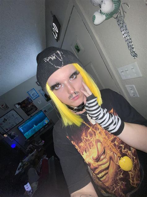 twink stache : r/Androgynoushotties