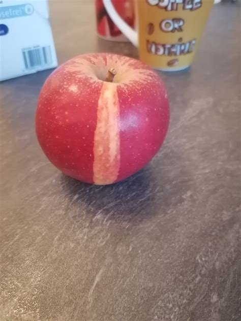 An Apple with a bright stripe. : r/mildlyinteresting