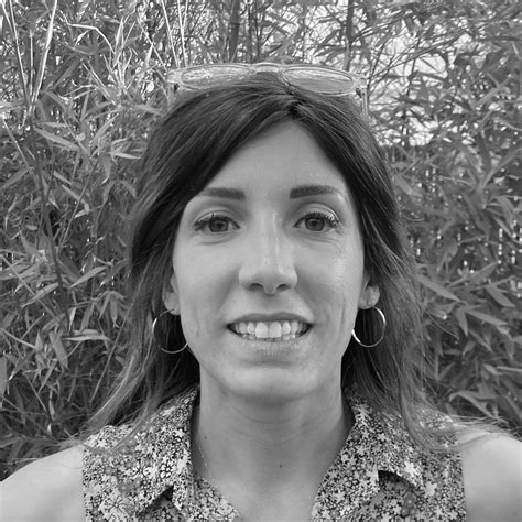 Laurine - Sous Les Pavés