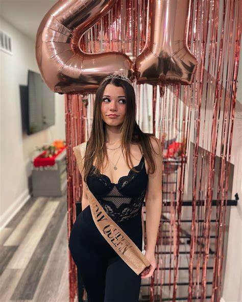 Nikki Woods (@nikkiwoodss) • Instagram photos and videos