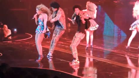 Beyoncé Stunned Audience with Twins Joining Her Dance Routine Like Pros - Veja Store Site