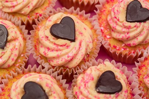 Valentine’s Day Cupcakes - CupcakeRecipes.com