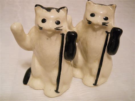 Black and White Cats Salt and Pepper Shakers - vintage, collectible, animal