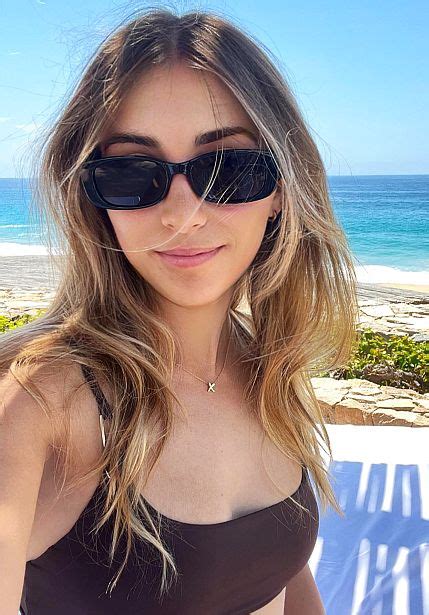 Emelia Hartford Biography, Wiki, Age, Height, Net Worth & More - Lite