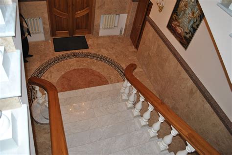 Лестницы из гранита и мрамора - 52 фото