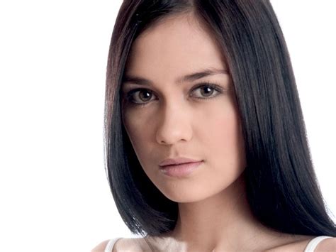 Luna Maya Beauty Profile in Indonesia | We Will Always Love Indonesia