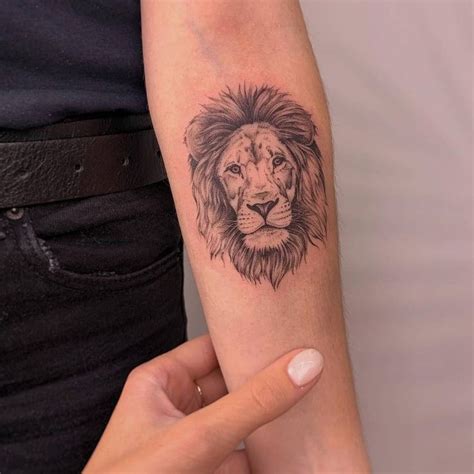 Татуировка на предплечье лев | Lion head tattoos, Small lion tattoo for ...