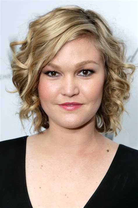 Download Sexy Actress Julia Stiles Wallpaper | Wallpapers.com