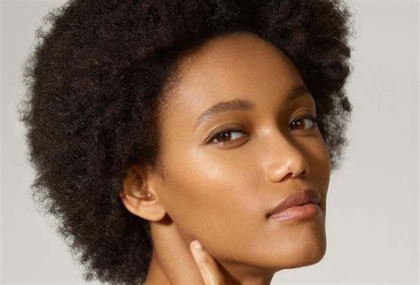Pele oleosa no verão: Veja 7 dicas simples para amenizar o efeito