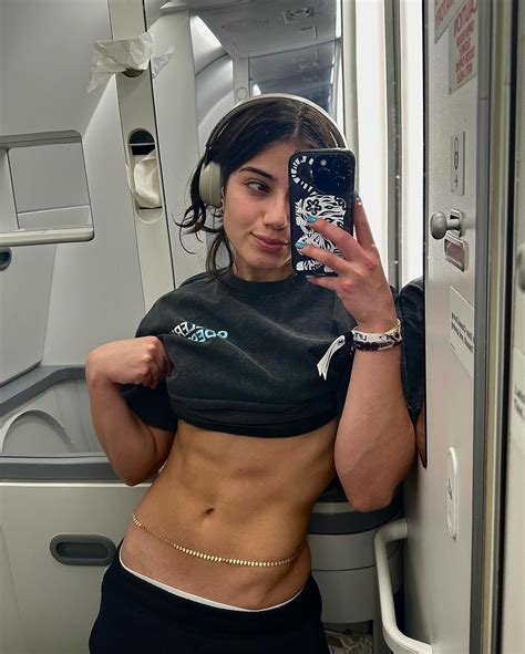 Sara safari abs : r/SaraSaffariHot