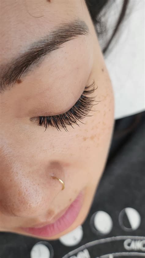 Find Your Perfect Lash Look: Classic vs Hybrid vs Volume Extensions ...