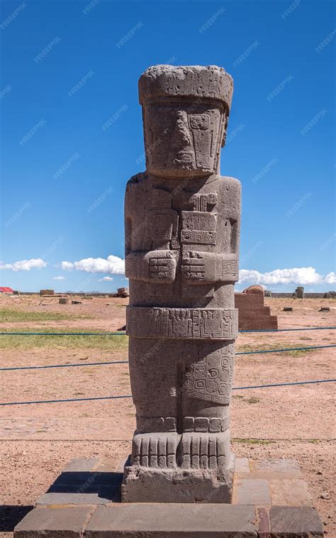 Premium Photo | Ancient statue at tiwanaku tiahuanaco precolumbian