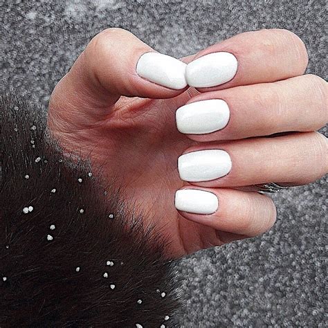 Зимний маникюр и педикюр в салоне Tiffany Nails в Москве