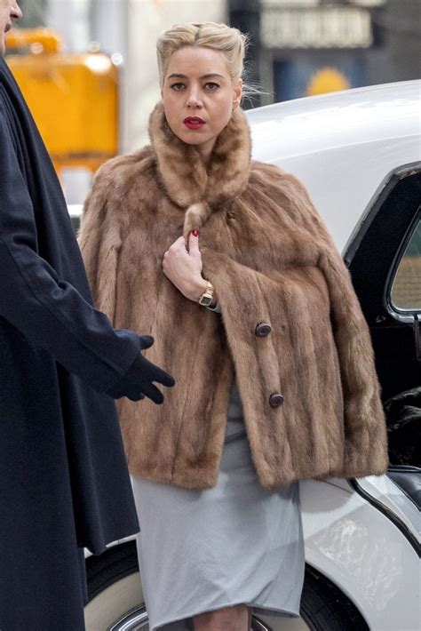 Aubrey Plaza Braless Boobs - Hot Celebs Home