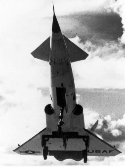 samolotypolskie.pl - North American X-10 (RTV-A-5)