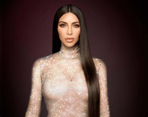 Download Kim Kardashian looking glamorous in a glamorous outfit