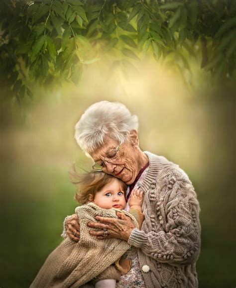 Фотопроект о связи старшего поколения с внуками » BigPicture.ru