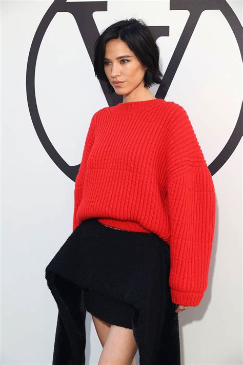 Yellowstone's sexy Kelsey Asbille at Paris fashion show - Celeblr