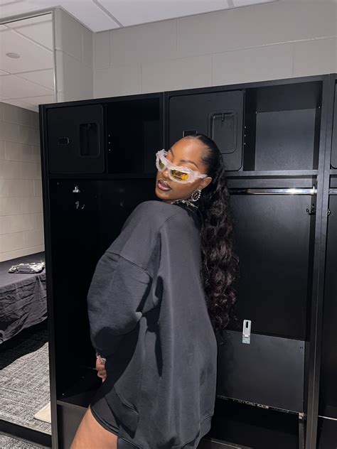 Singer Tems breaks internet as she flaunts curvy body in new video (Watch)