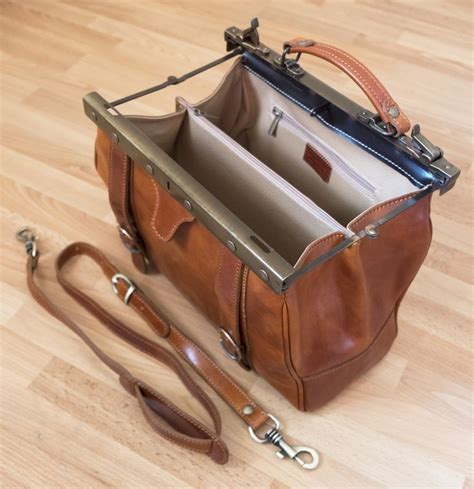 Медицинская Сумка | Leather bags handmade, Leather, Bags