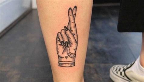 Tattoo • Значение тату: Скрещенные пальцы