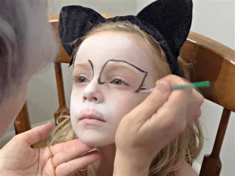 Kitty Cat Face Painting Tutorial - Halloween with Snazaroo