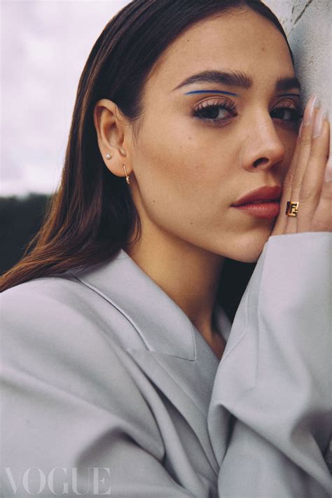 Danna Paola brilló con un vestido transparente en los Premios Juventud