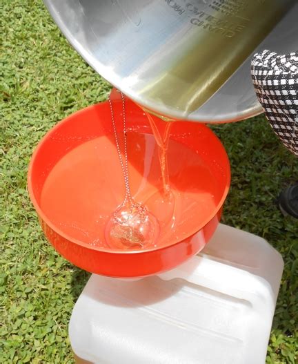 8" Plastic Oil Funnel with Reusable Stainless Mesh Filter - Metal ...