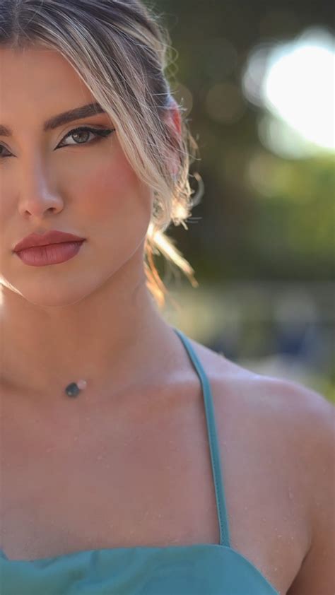 Laura Leon | God defends me🤍 Ph: @danielmirandafoto makeup