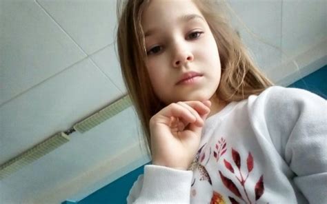 Девочка 9 лет без трусов фото